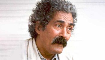 على الواحد أن يعيش ويراقب ما شاء، شرط أن يحرص على بقاء مسافة بينه وبين الواقع، مسافة يأمن معها ألا ينكسر قلبه